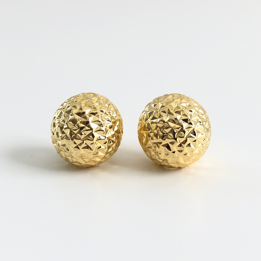 Diamond Cuts Round Stud Earrings